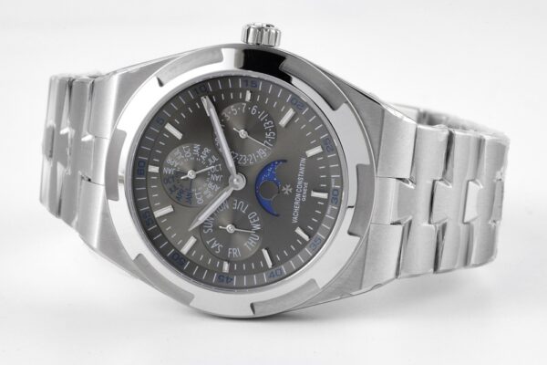Patek Philippe Overseas 4300V