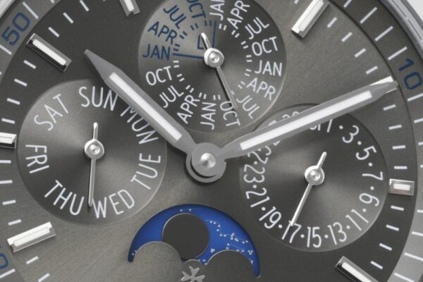 Patek Philippe Overseas 4300V