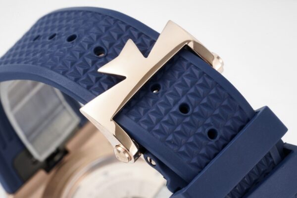 Patek Philippe Overseas 4300V