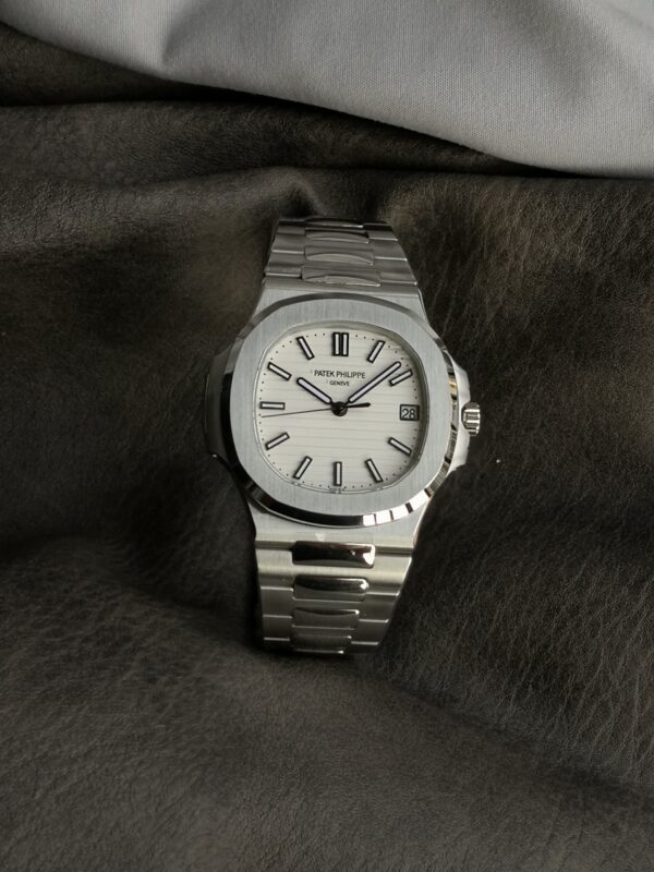 Patek Philippe Nautilus 5711/1A White