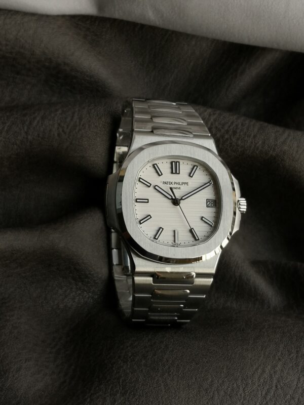 Patek Philippe Nautilus 5711/1A White