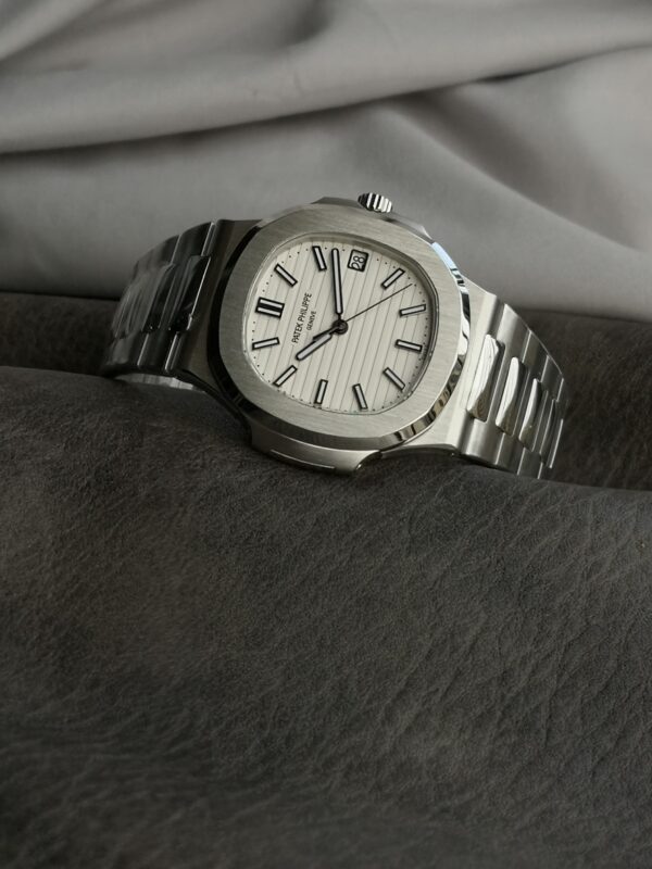 Patek Philippe Nautilus 5711/1A White