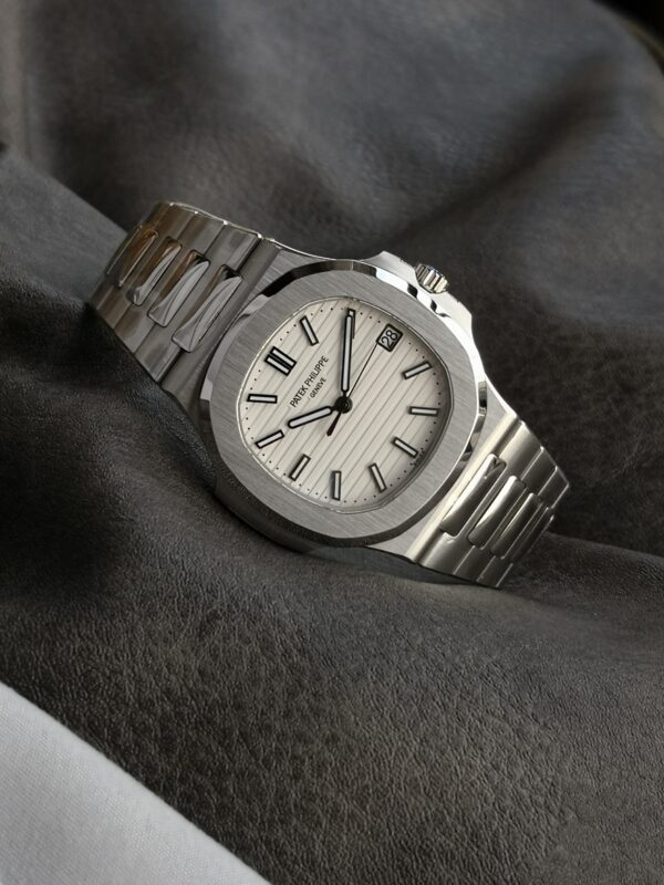 Patek Philippe Nautilus 5711/1A White