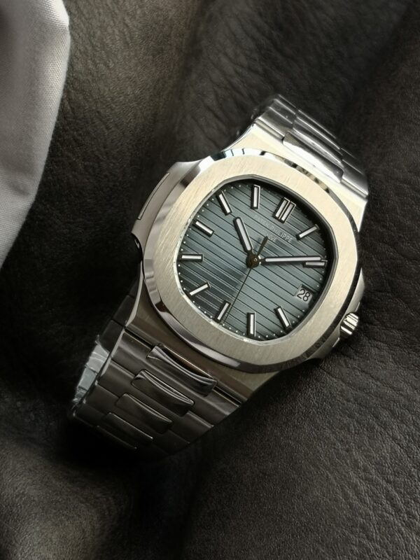 a1668337809945_5606.jpg Patek Philippe Nautilus 5711/1A Blue