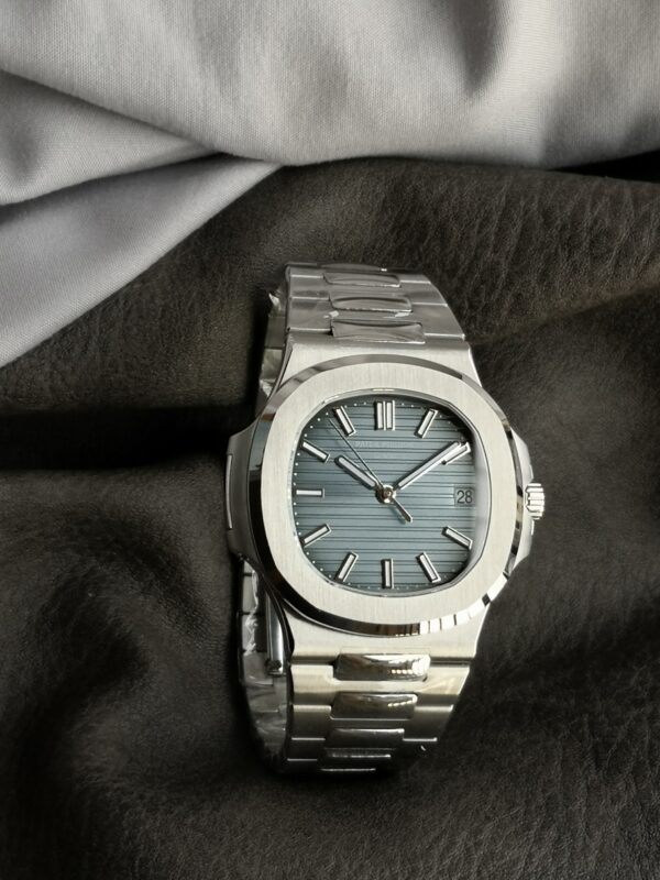 a1668337810901_8753.jpg Patek Philippe Nautilus 5711/1A Blue