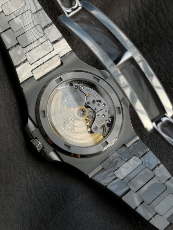 a1668337816076_0676.jpg Patek Philippe Nautilus 5711/1A Blue