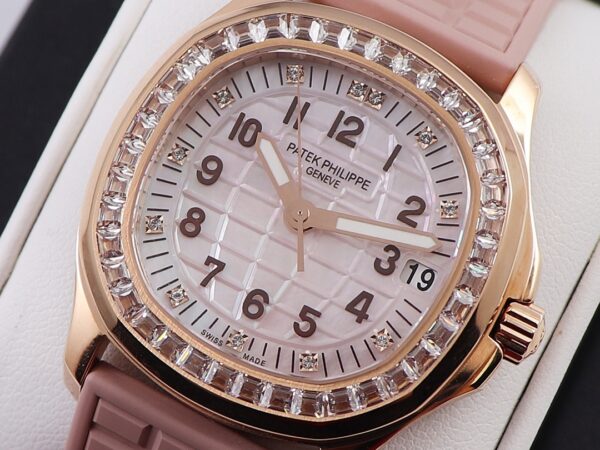 Patek Philippe Aquanaut (AQUANAUT) Purple