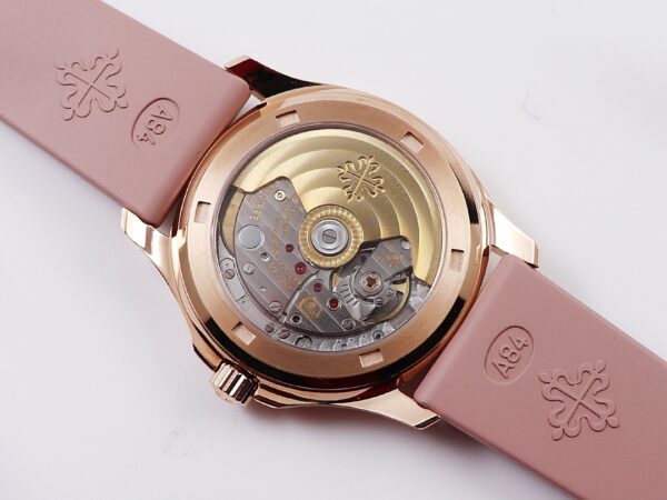 Patek Philippe Aquanaut (AQUANAUT) Purple