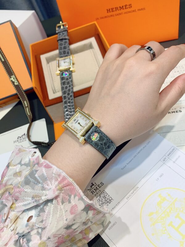 a1677588108397_8636-1.jpg Hermes Watch Reference Pending Pink