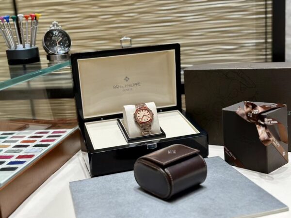 Patek Philippe Nautilus (NAUTILUS) Smoked