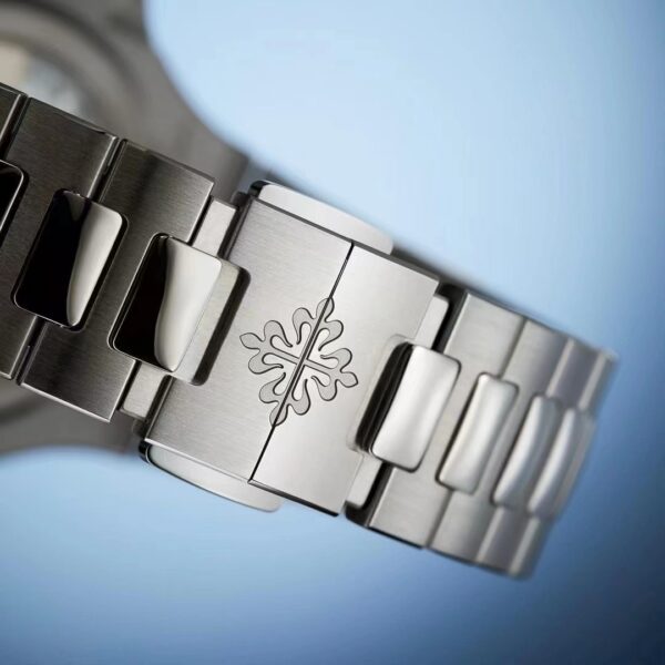 Patek Philippe Nautilus 5811G