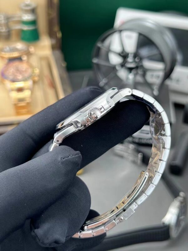 Patek Philippe Nautilus (NAUTILUS) White