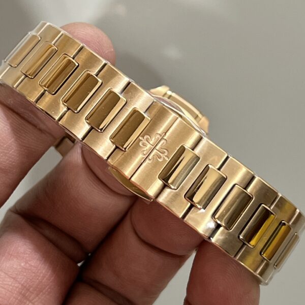 Patek Philippe Nautilus (NAUTILUS)