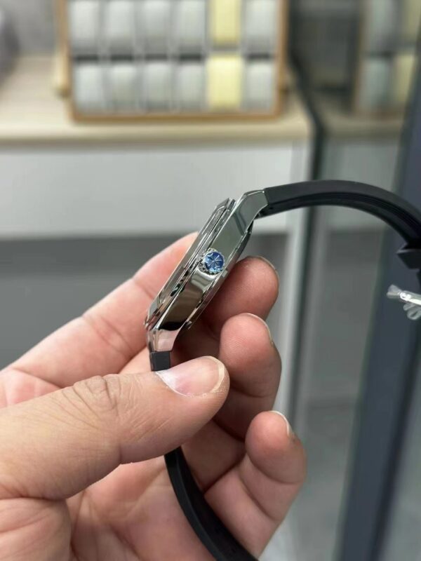 Patek Philippe Overseas 4500V Black