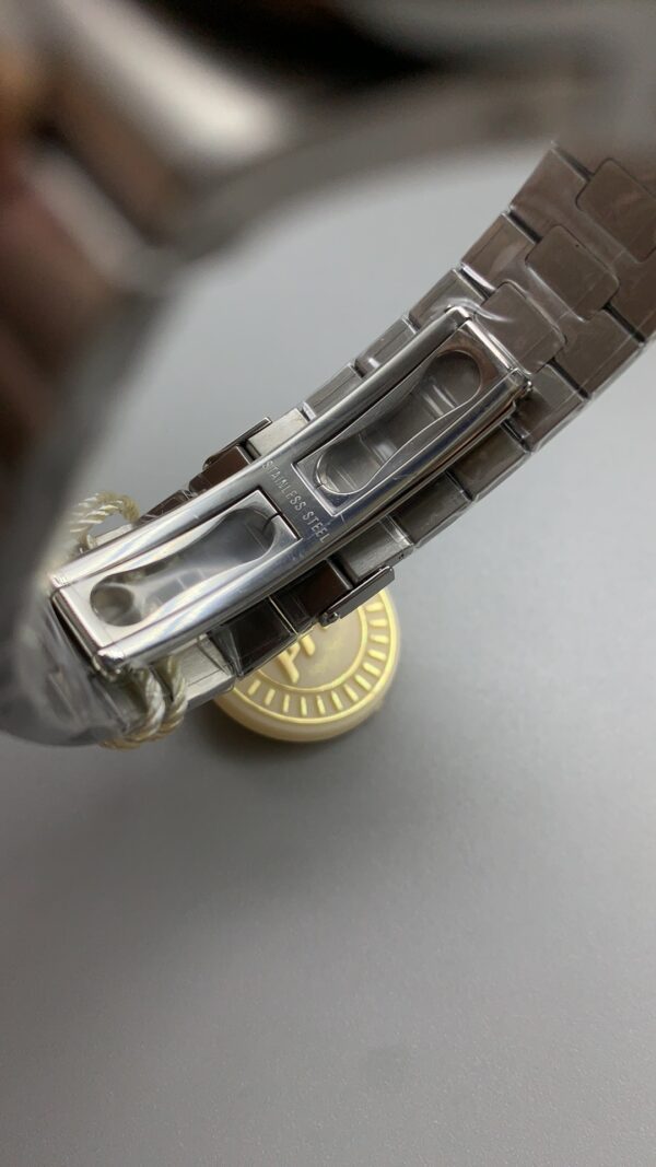 a1712582094239_4311-4.jpg Patek Philippe Nautilus 5712