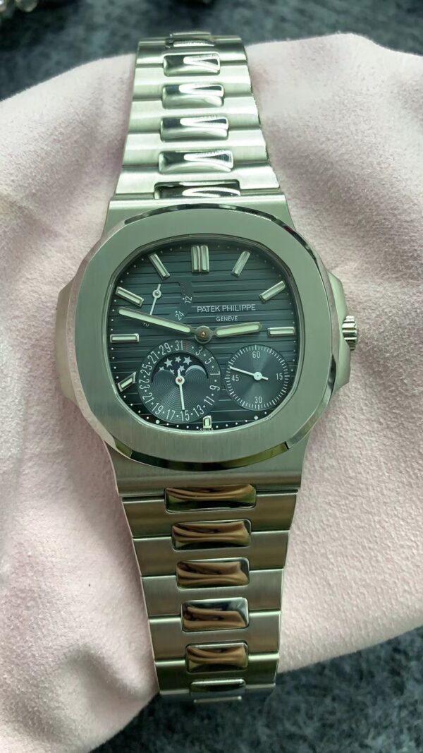 Patek Philippe Nautilus 5712