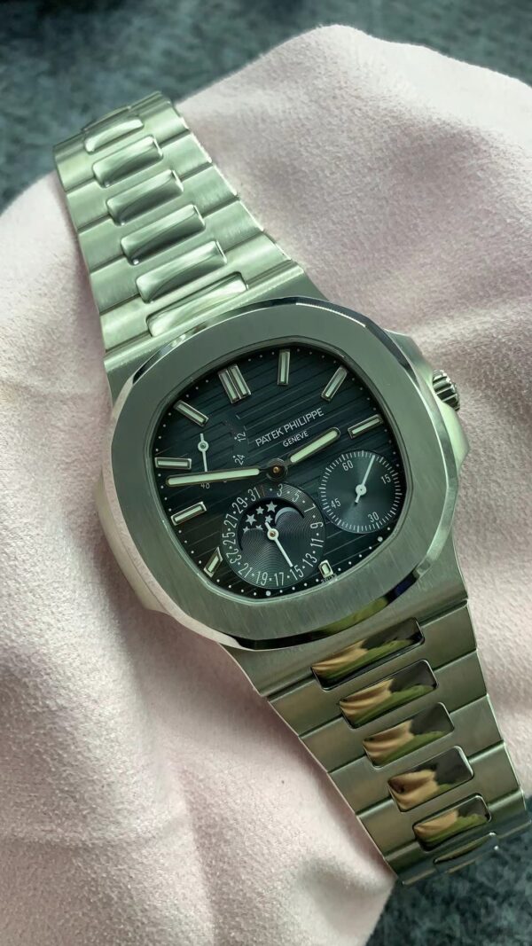 Patek Philippe Nautilus 5712