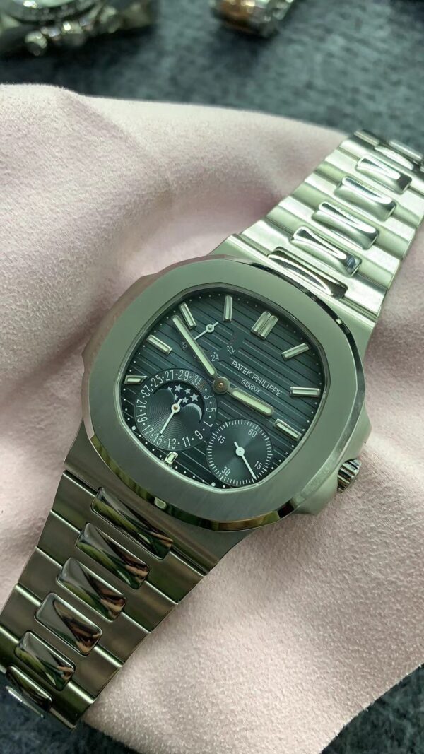 Patek Philippe Nautilus 5712