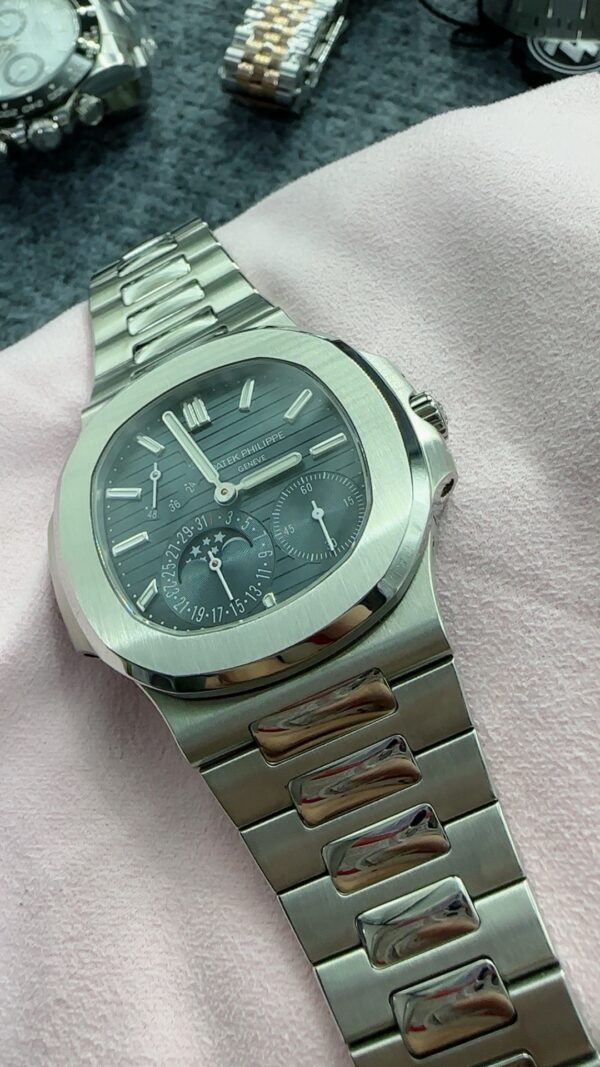 Patek Philippe Nautilus 5712
