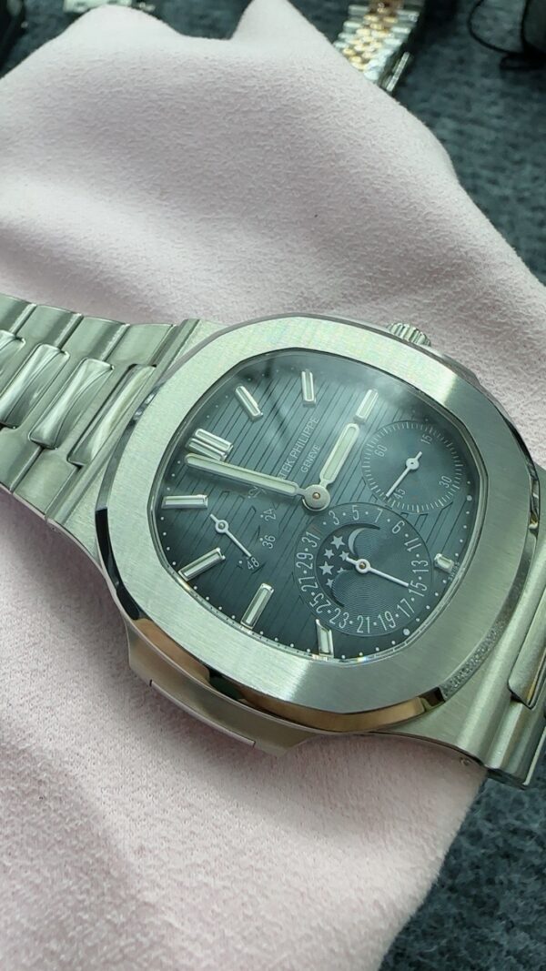 Patek Philippe Nautilus 5712