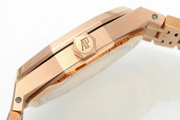 a1730810891914_2334-4.jpg Audemars Piguet Royal Oak (ROYAL OAK) Red
