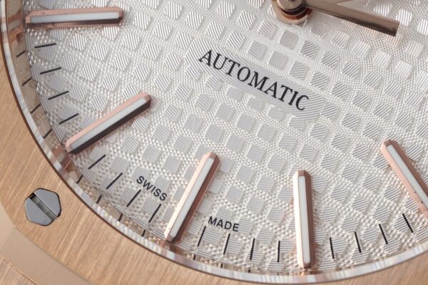 Audemars Piguet Royal Oak 15400 Red