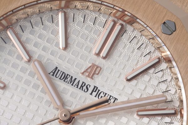 Audemars Piguet Royal Oak 15400 Red
