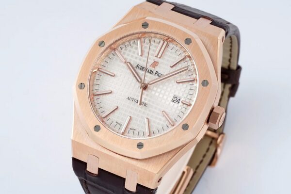 Audemars Piguet Royal Oak 15400 Red