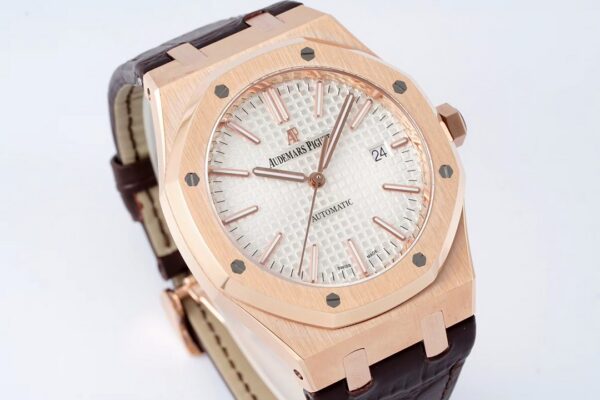 Audemars Piguet Royal Oak 15400 Red
