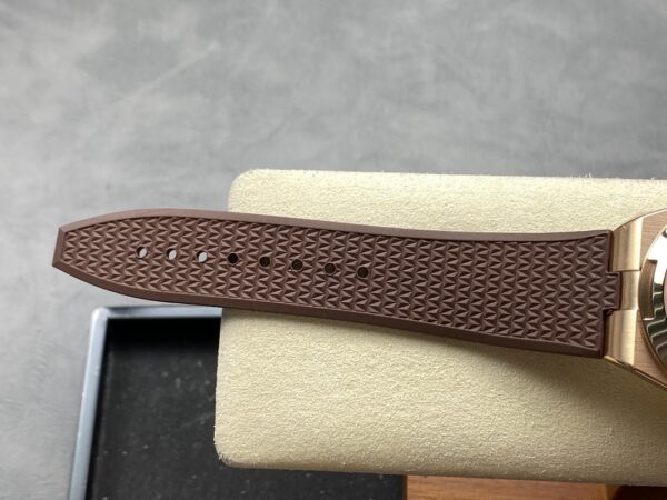 Patek Philippe Overseas 4000V/210A