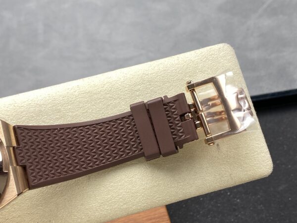 Patek Philippe Overseas 4000V/210A