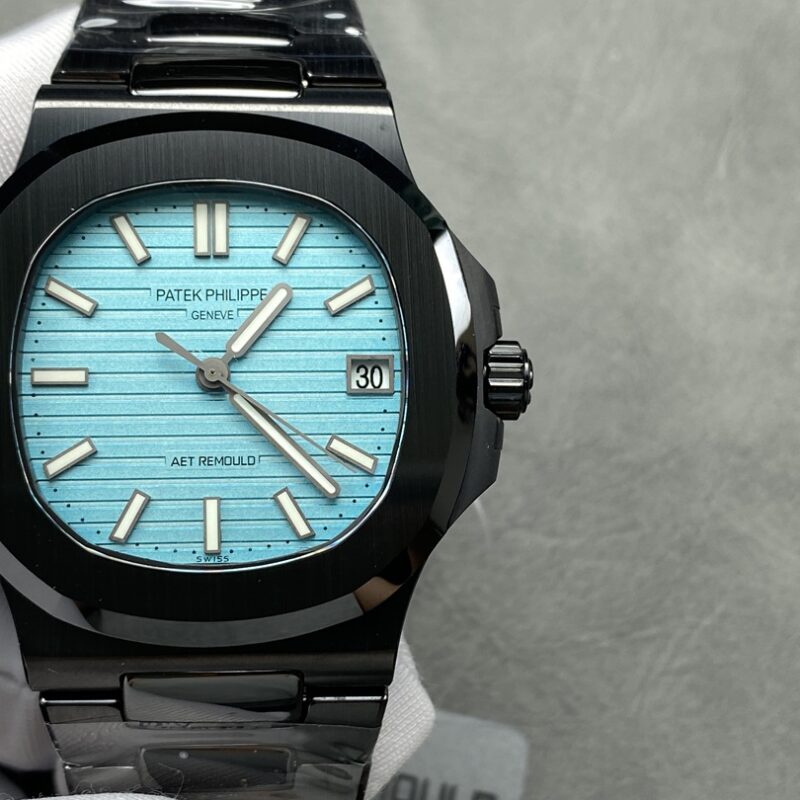 a1733752437386_5620-1.jpg Patek Philippe Nautilus (NAUTILUS) White