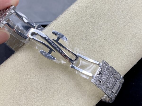Patek Philippe Nautilus 7118 White