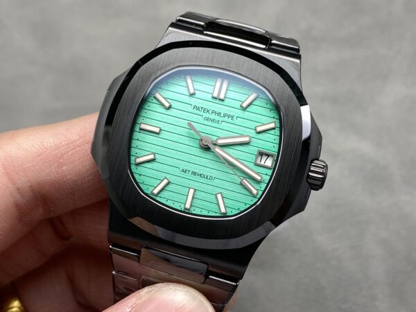 Patek Philippe Nautilus White