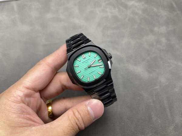 Patek Philippe Nautilus White