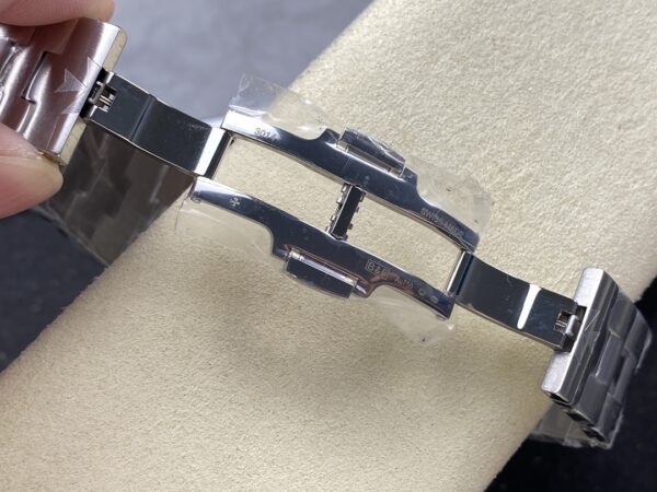Patek Philippe Overseas 4000V/210A