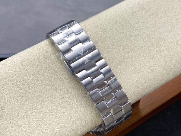 Patek Philippe Overseas 4000V/210A