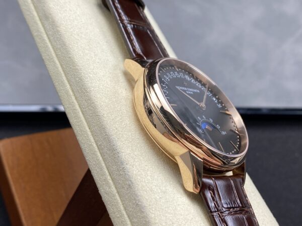 Patek Philippe Overseas 4000V/210A