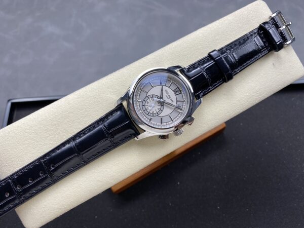 Patek Philippe Nautilus 5905R-010