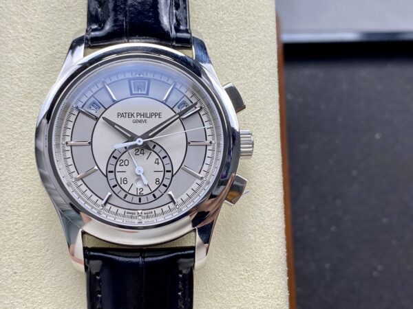 Patek Philippe Nautilus 5905R-010