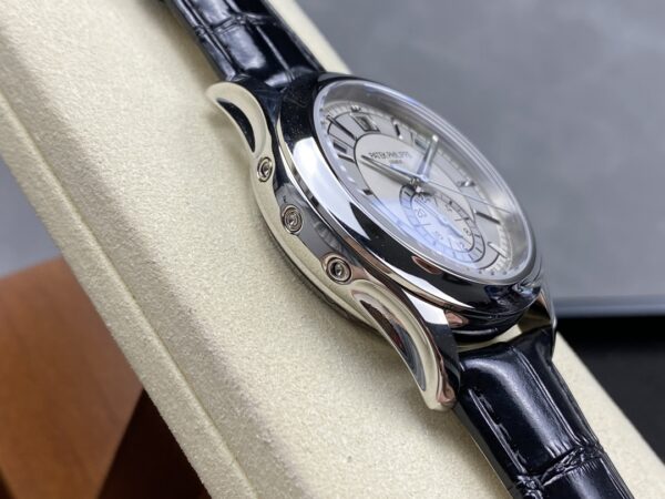 Patek Philippe Nautilus 5905R-010