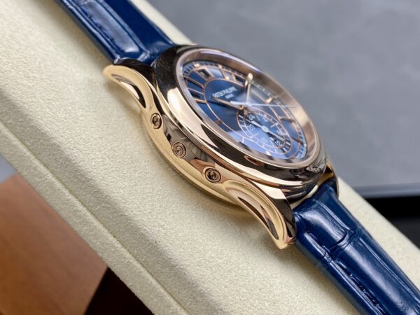 Patek Philippe Nautilus 5905R-010