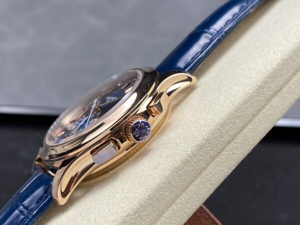 Patek Philippe Nautilus 5905R-010