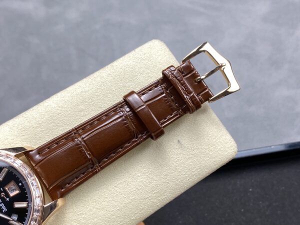 Patek Philippe Nautilus 5905R-010