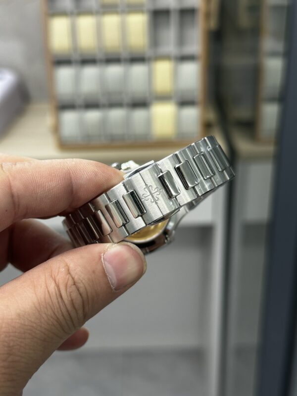 Patek Philippe Nautilus 7118 White