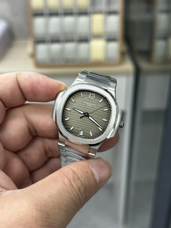 Patek Philippe Nautilus 7118 Gray