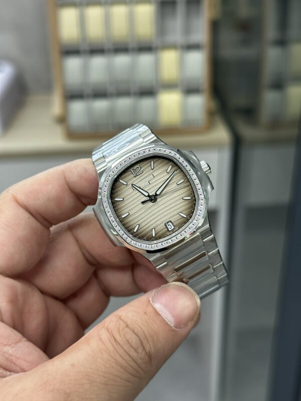 Patek Philippe Nautilus 7118 Gray