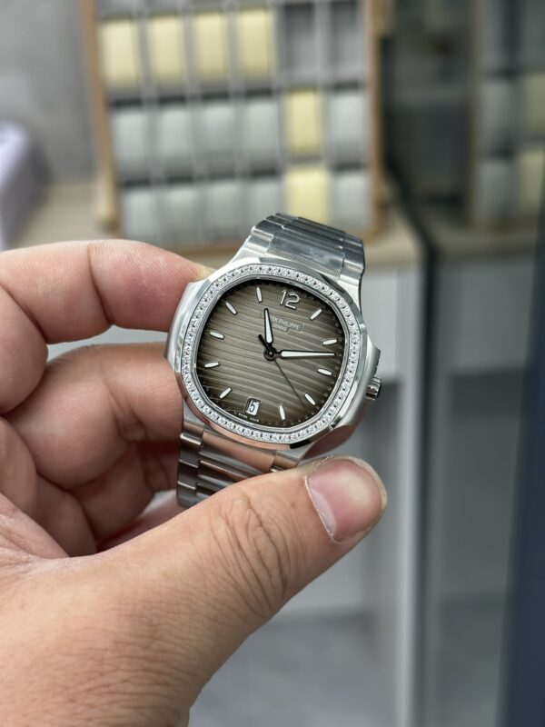Patek Philippe Nautilus 7118 Gray