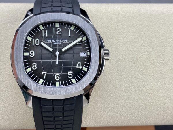 Patek Philippe Aquanaut 5167 Red
