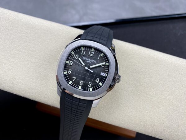 Patek Philippe Aquanaut 5167 Red